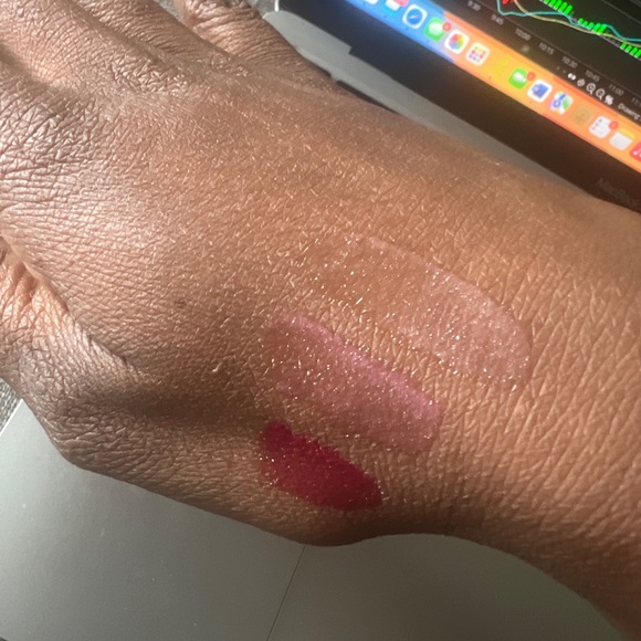 Artistry Light Up Lip Gloss (More Colors!!) - Picture 5 of 5